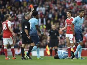 Xhaka Dikartu Merah, Wenger: Dia Harus Belajar dari Kesalahan