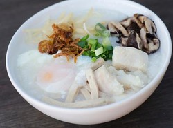 Ikan Kakap Makin Enak Diaduk dengan Bubur Panas