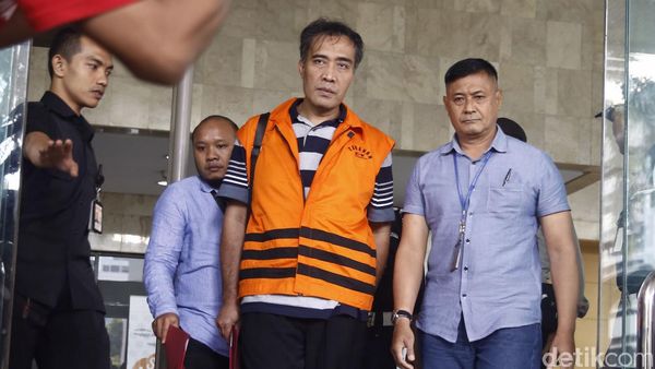 Ketua Komisi A DPRD dan PNS Kebumen Ditahan KPK