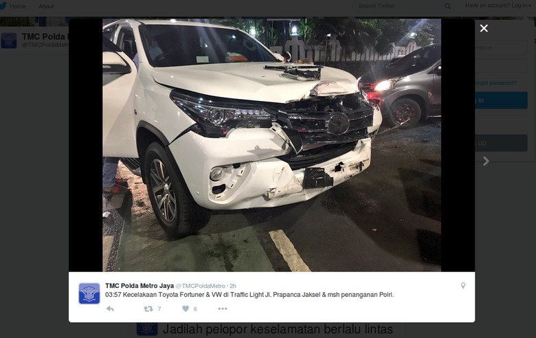 Fortuner vs VW Bertabrakan di Perempatan Prapanca, Jakarta 