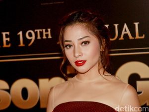 Pesona Nikita Willy Berbibir Merah