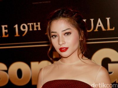 Pesona Nikita Willy Berbibir Merah