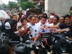 Warga Waru Doyong ke Anies: Kalau Jadi Gubernur, Jangan Gusur Kami