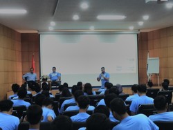 Anies Baswedan Beri Arahan Kampanye Kreatif ke Kader Muda Gerindra