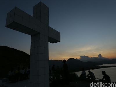 Senja yang Cantik di Bukit Salib, Maumere