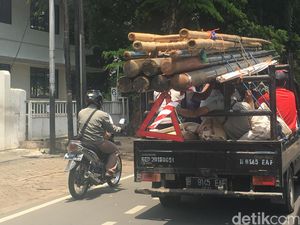 Jangan Ditiru! Muatan Mobil Pikap ini Membahayakan