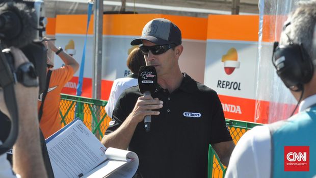 Usai pensiun sebagai pebalap, Colin Edwards kerap mengisi kesibukan sebagai pengamat MotoGP. (