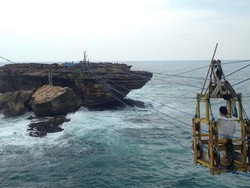 Pantai Timang Kini yang Mahal dan Membingungkan