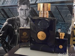 Inspirasi Laut Mediterania di Sebotol Parfum Versace Dylan Blue