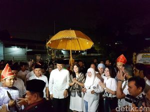 Melihat Luwesnya Agus Yudhoyono dan Annisa Pohan Menari Tor Tor