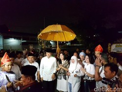 Melihat Luwesnya Agus Yudhoyono dan Annisa Pohan Menari Tor Tor