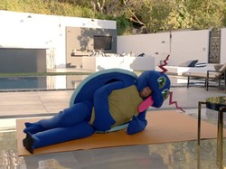 Adam Levine Tampil Kocak Bak Pokemon