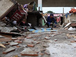 Dibongkar, Pasar Rumput Mulai Rata dengan Tanah