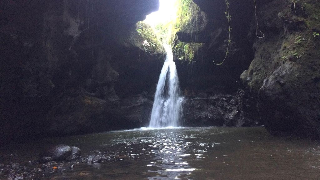 Air Terjun Burung Walet yang Tersembunyi di Lombok Timur Air Terjun Burung Walet yang Tersembunyi di Lombok Timur