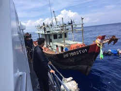 Bakamla Tangkap 4 Kapal Pencuri Ikan Asal Malaysia dan Vietnam di Natuna