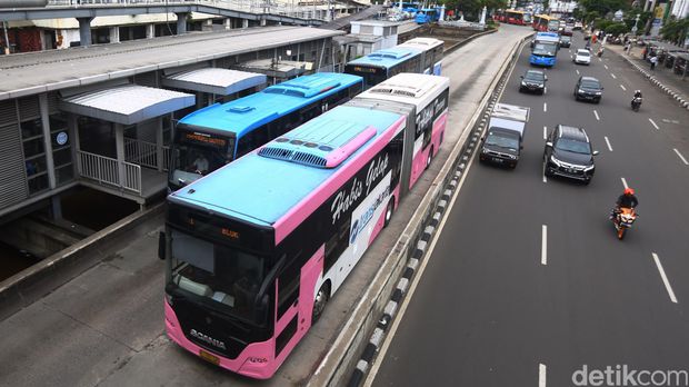 Kebijakan Anies soal MRT, LRTJ, dan Transjakarta yang Berlaku Mulai Hari Ini