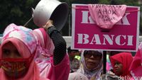 Aksi 150 Perempuan Demo Jokowi-JK