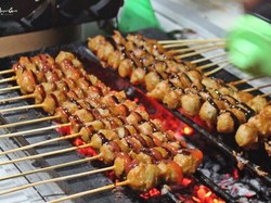 Main ke Pantai Padang, Enaknya Sambil Jajan Bakso Bakar