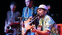Nge-Jazz Seru di Hutan Mangrove Flores