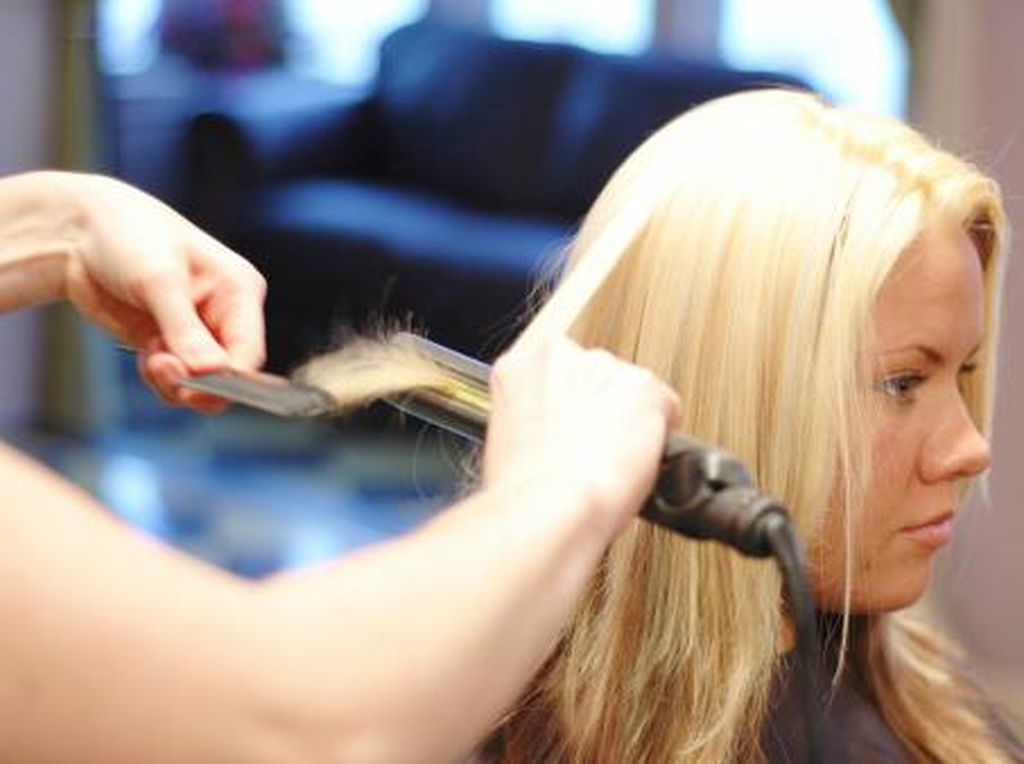 Keseringan Catok dan Warnain Rambut Bikin Rambut Cepat Rontok Keseringan Catok dan Warnain Rambut Bikin Rambut Cepat Rontok