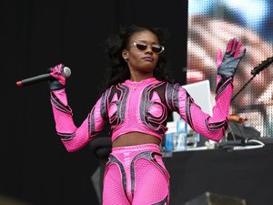 Azealia Banks Tuai Kecaman Sebut Lisa BLACKPINK Bak Ladyboy di Met Gala 2025 Azealia Banks Tuai Kecaman Sebut Lisa BLACKPINK Bak Ladyboy di Met Gala 2025