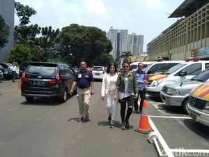 Nabila Putri Akhirnya Penuhi Panggilan Polisi Soal Gatot Brajamusti