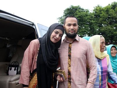Tampil Serasi dan Sederhana ala Shireen Sungkar dan Teuku Wisnu