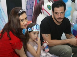 Ini Kata Nafa Urbach Soal Kabar Zack Lee Jadi Mualaf