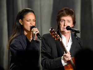 Paul McCartney Sebut Rihanna The Queen of Barbados