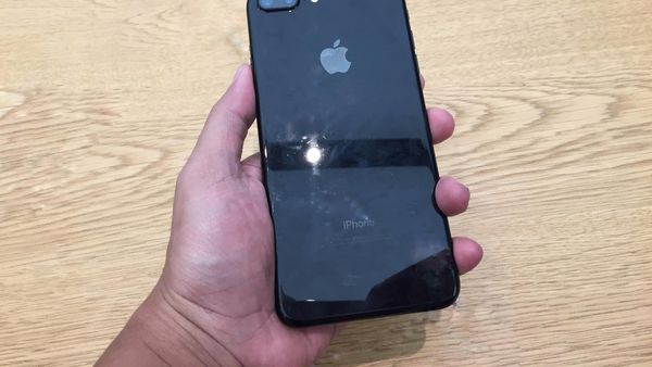 Menggenggam iPhone 7 Plus