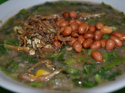 Pedas Gurih, Bubur Khas Sambas dengan Isian Komplet