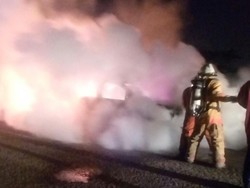 Mobil Chevrolet Terbakar di Kawasan Bandara Soetta, Pengemudi Selamat