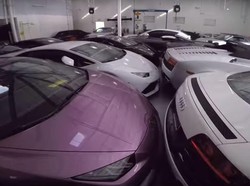 Hindari Badai, 38 Mobil Super Ini Diparkir Berdempetan