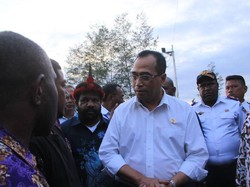 Menhub Budi Karya Tinjau Pelabuhan Penghubung Wilayah Terisolasi di Papua