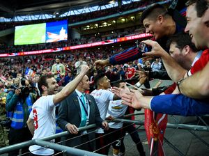 Juanin Si Kutu Buku Lapangan Hijau