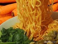 Pemuda Ini Jatuh Bangun Jalankan Bisnis Kuliner Mie Ayam Sabuke