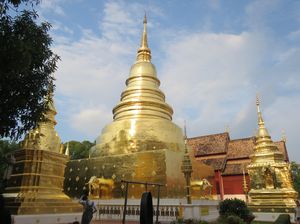 Vihara Emas Berkilau di Chiang Mai