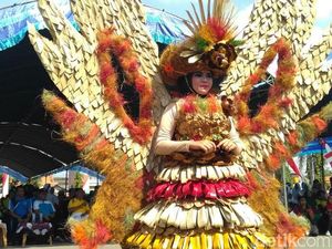 Pelajar Pamekasan Sulap Sampah Jadi Busana Etnik