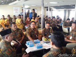 Bupati Anas Ajak Seluruh Kepala Dinas dan Camat Rapat di Atas Selat Bali