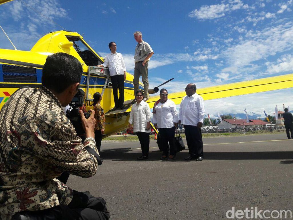 Jokowi Sama Ratakan Harga BBM di Seluruh Indonesia Jokowi Sama Ratakan Harga BBM di Seluruh Indonesia