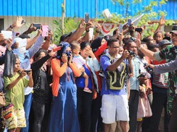 Dikunjungi Jokowi, Warga Yahukimo: Baru Kali Ini Lihat Pesawat Besar