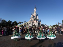 Potret Negeri Dongeng Disneyland Paris