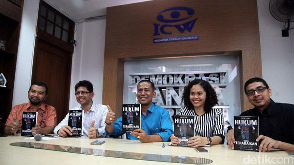 Saldi Isra Kritisi Kebijakan Hukum Jokowi-JK Lewat Buku