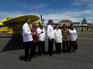 Cek Pesawat Pengangkut BBM di Papua, Jokowi: Nanti Ditambah Jadi 5 Unit
