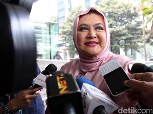 Jerry Aurum Terjerat Narkoba, Kesedihan Emilia Contessa Tak Terbendung Jerry Aurum Terjerat Narkoba, Kesedihan Emilia Contessa Tak Terbendung