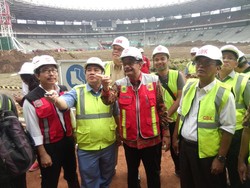Tinjau Renovasi GBK, Djarot Minta Rumput Lapangan Dimanfaatkan untuk RPTRA