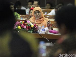 Mensos Rapat Dengan Komisi VIII DPR