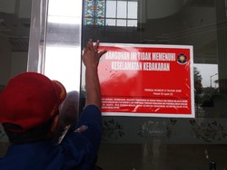Bangunan yang Tak Penuhi Standar Dipasangi Stiker oleh Pemprov DKI
