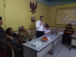 Ke Warga Muara Baru, Anies Carikan Solusi Relokasi 13 Ribu KK