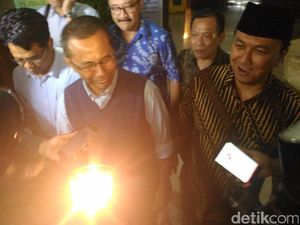 Diperiksa Kasus Penjualan Aset Pemprov, Dahlan Dicecar 23 Pertanyaan